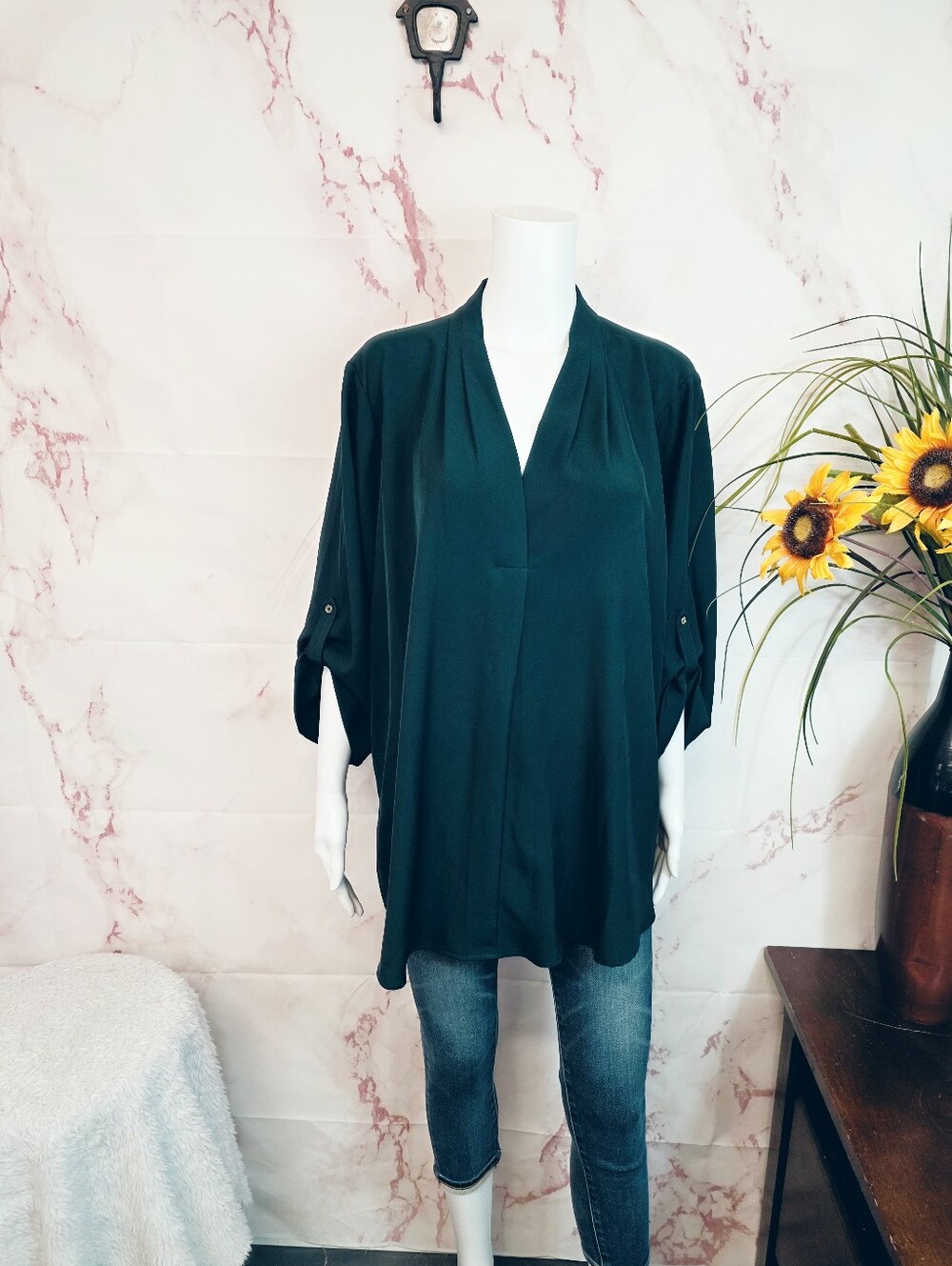 Calvin Klein NWT Women’s Green Roll Tab Sleeve Tunic Blouse Stretch Fit - Picture 2 of 7